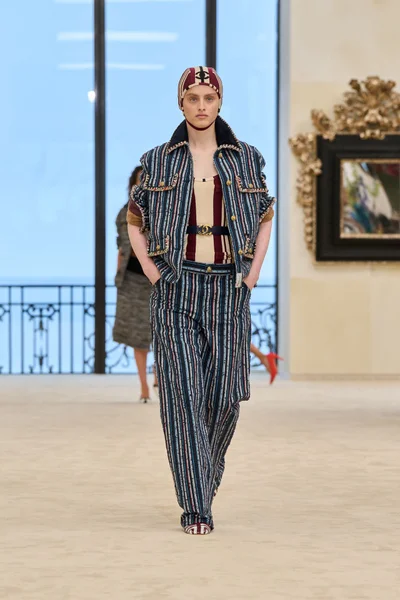 Look 9